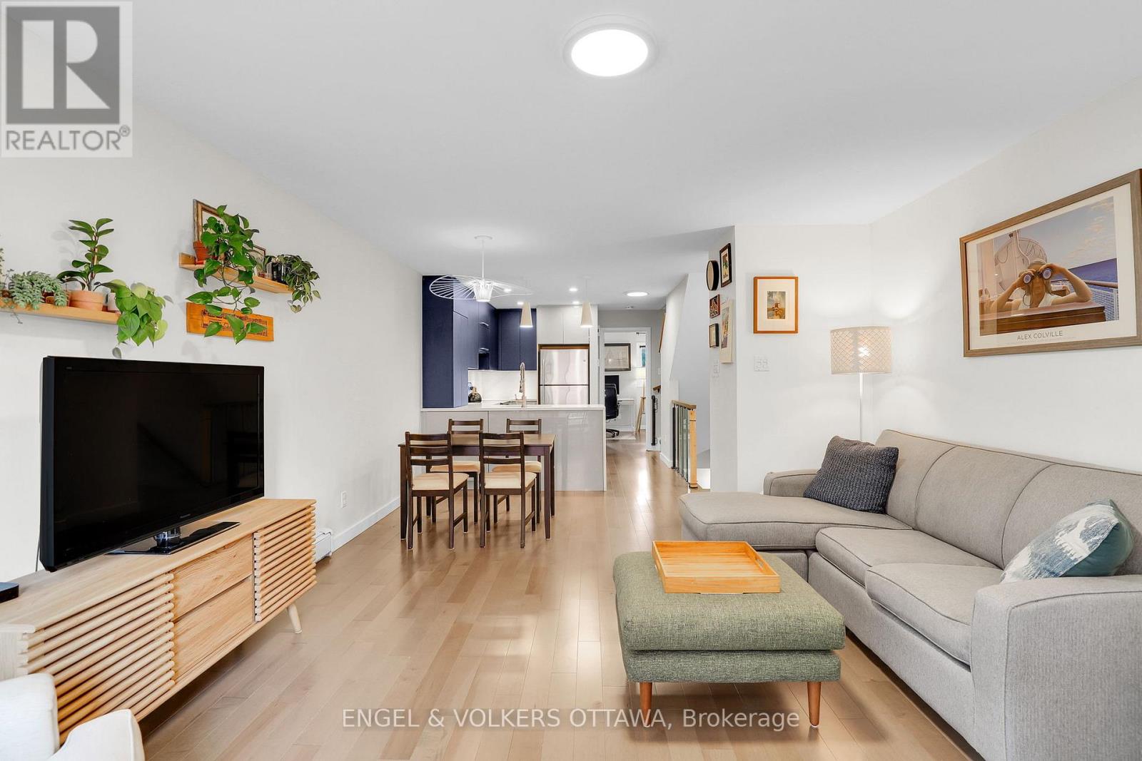 202 Alvin Road S, Ottawa, Ontario  K1K 2V1 - Photo 8 - X12152788