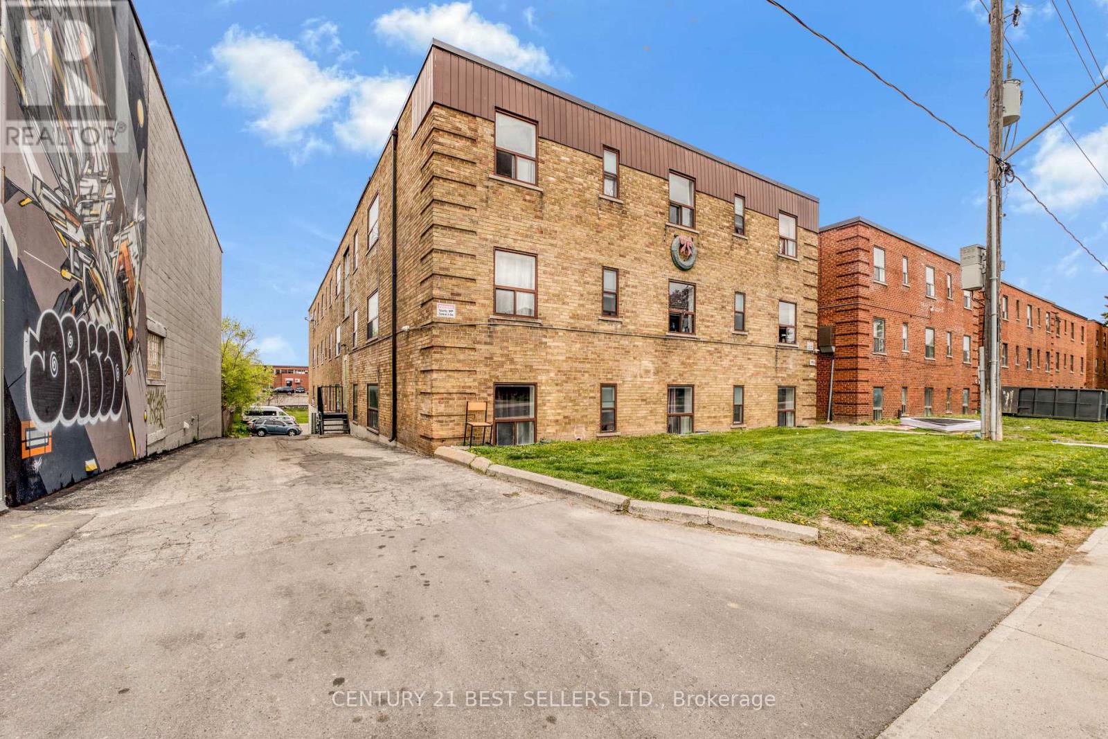 990 O'connor Drive, Toronto, Ontario  M4B 2T3 - Photo 1 - E12152792