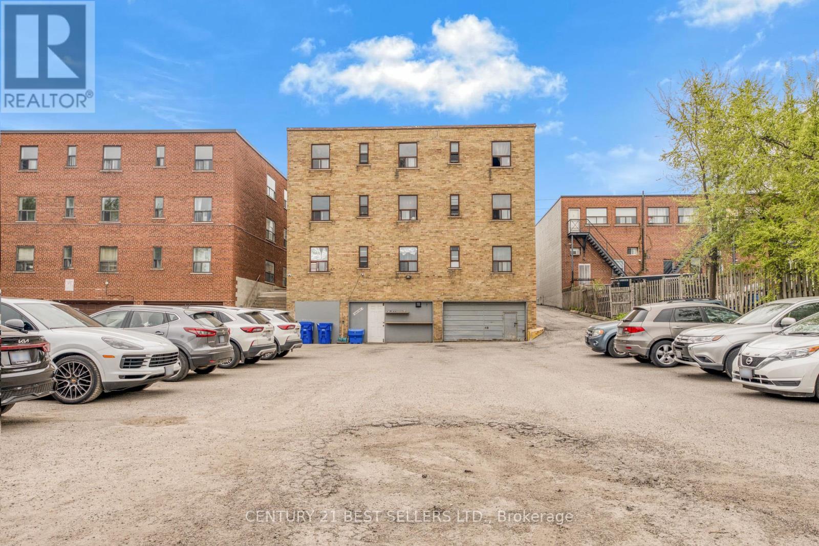 990 O'connor Drive, Toronto, Ontario  M4B 2T3 - Photo 3 - E12152792