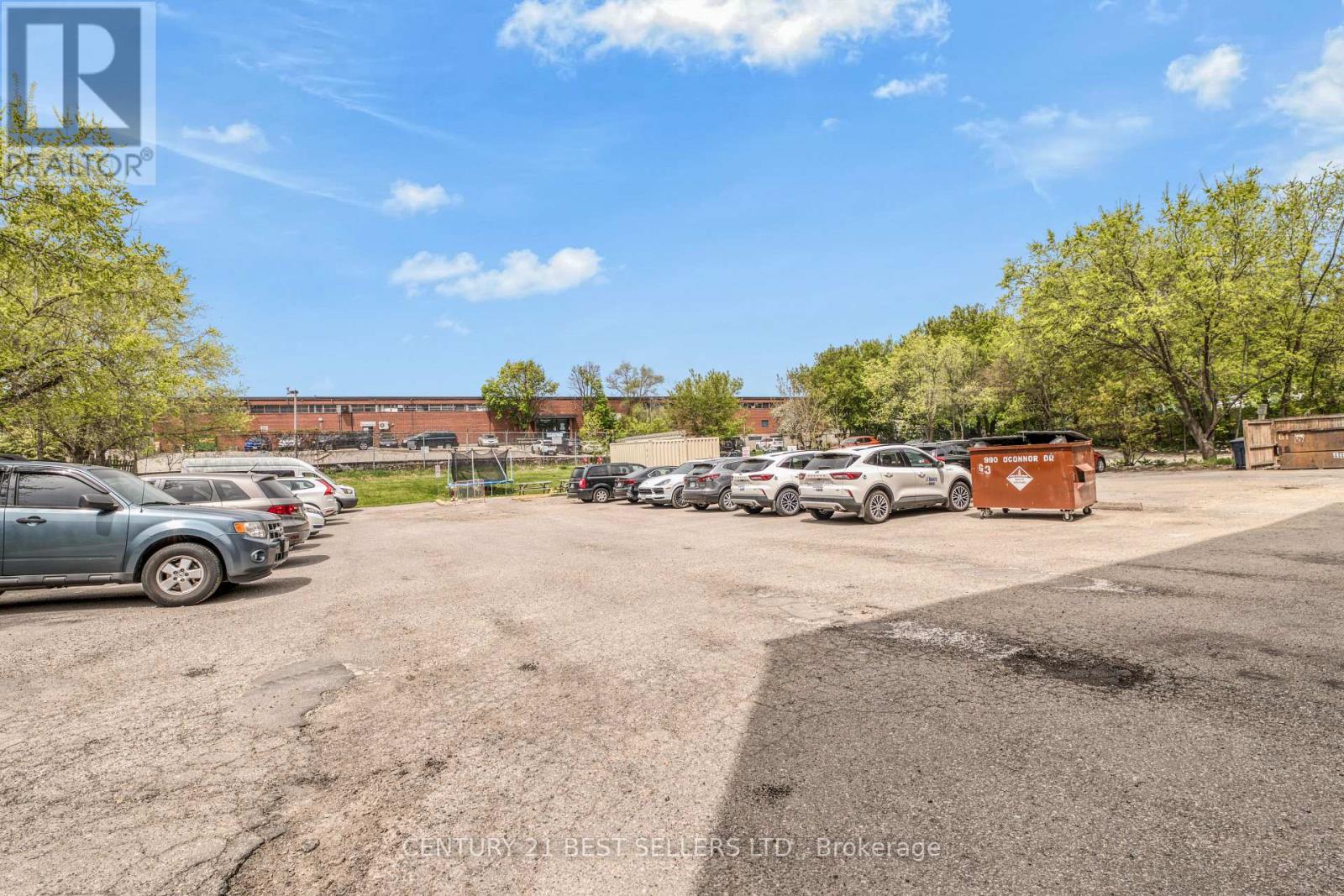 990 O'connor Drive, Toronto, Ontario  M4B 2T3 - Photo 4 - E12152792