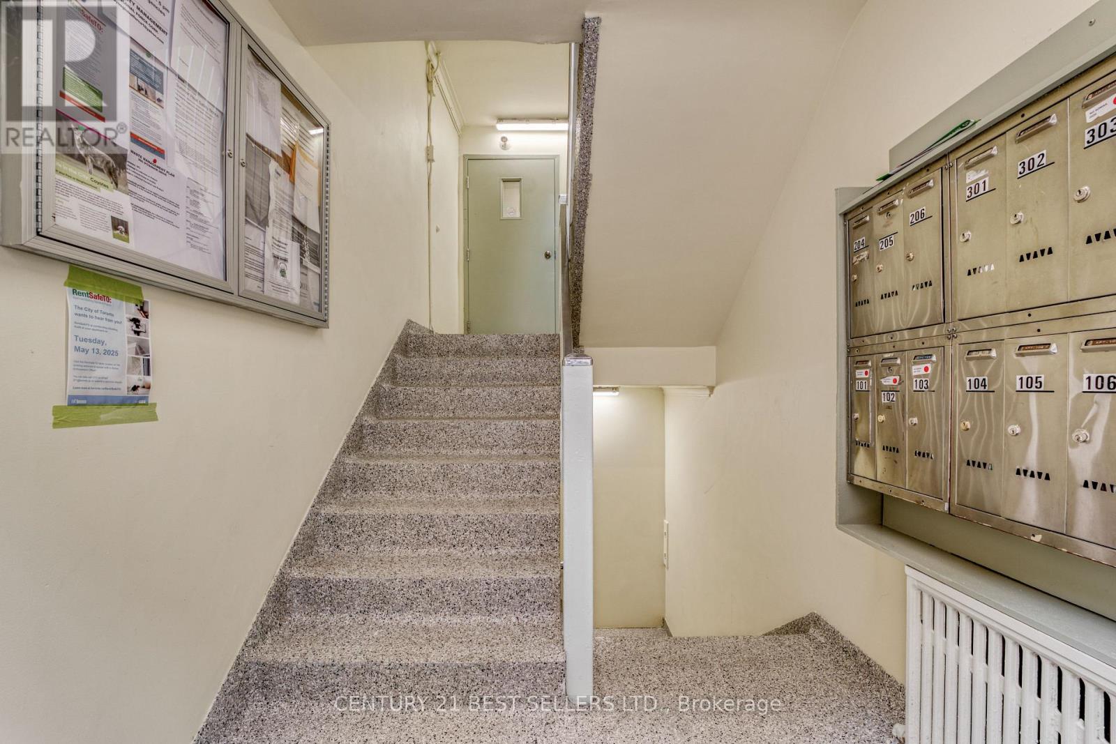 990 O'connor Drive, Toronto, Ontario  M4B 2T3 - Photo 6 - E12152792