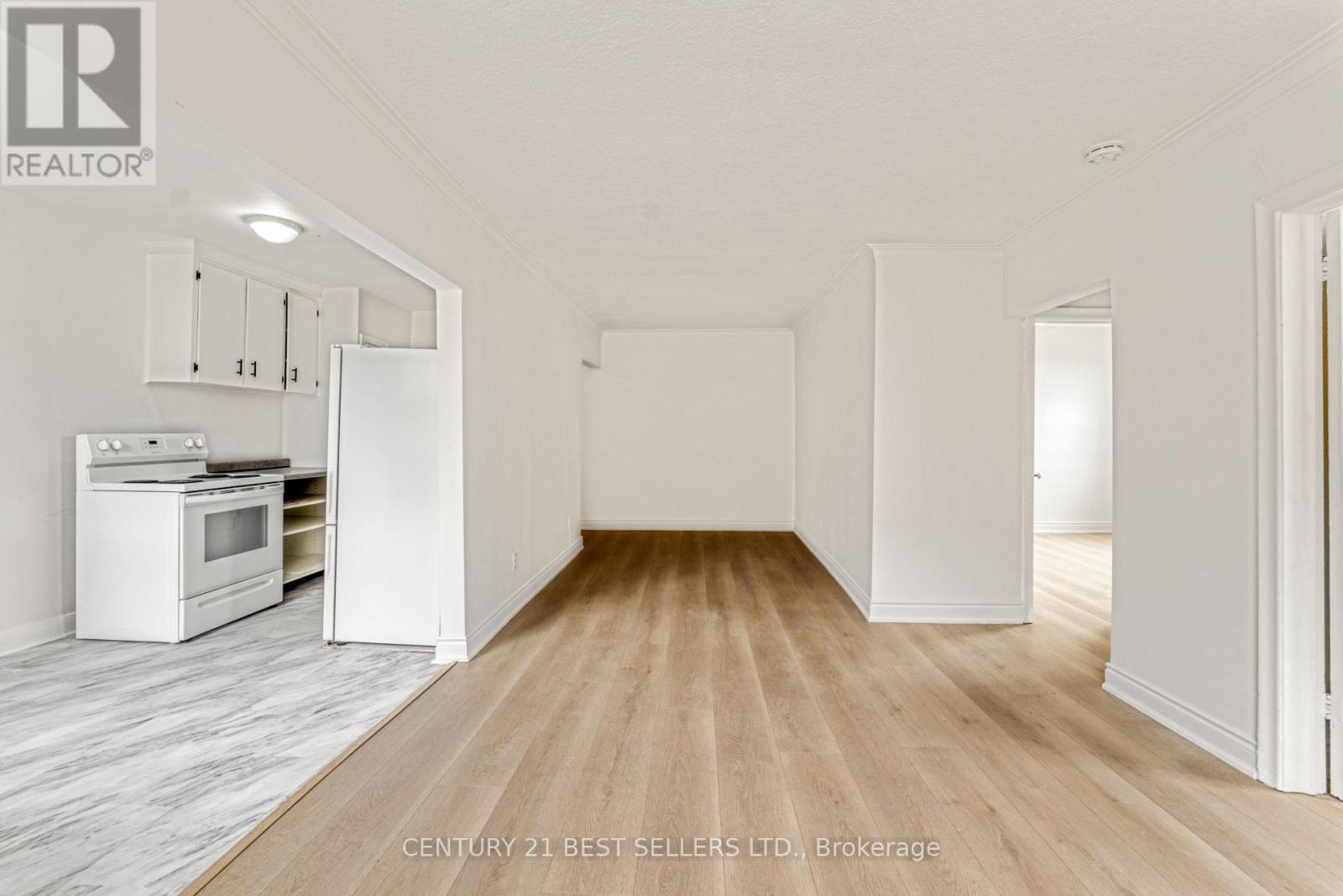 990 O'connor Drive, Toronto, Ontario  M4B 2T3 - Photo 8 - E12152792