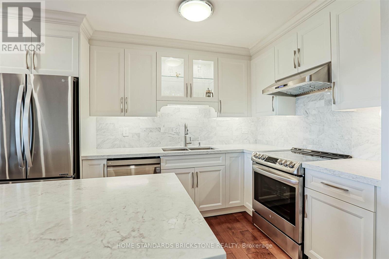 601 - 240 Scarlett Road, Toronto, Ontario  M6N 4X4 - Photo 10 - W12152756