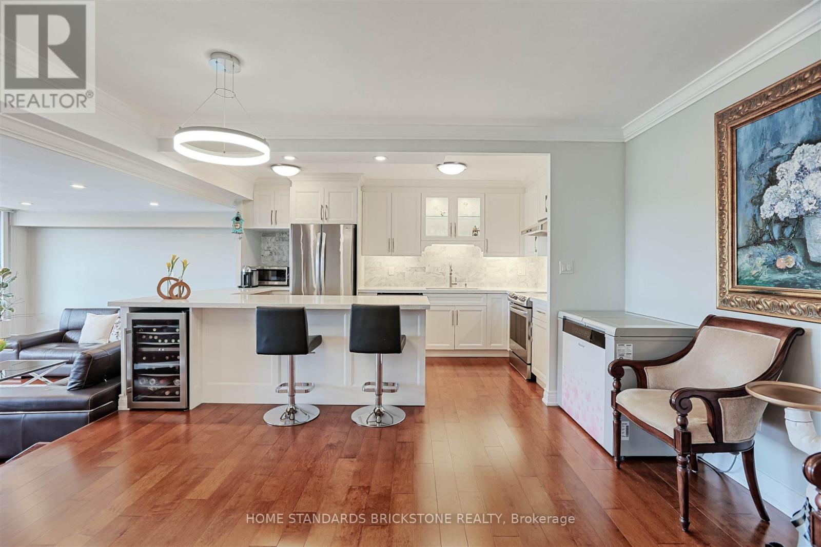601 - 240 Scarlett Road, Toronto, Ontario  M6N 4X4 - Photo 12 - W12152756