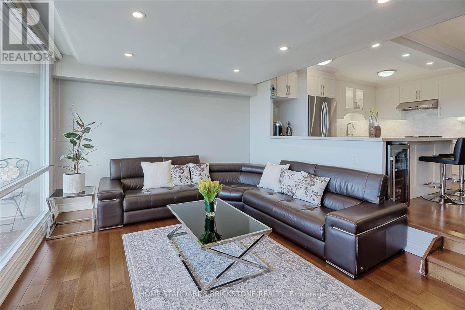 601 - 240 Scarlett Road, Toronto, Ontario  M6N 4X4 - Photo 13 - W12152756