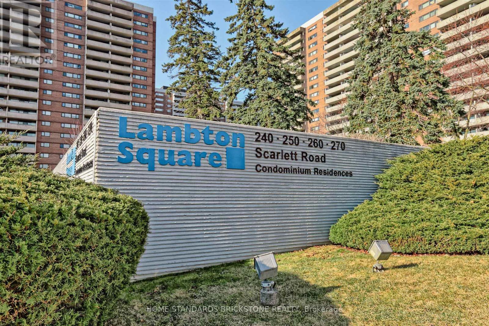 601 - 240 Scarlett Road, Toronto, Ontario  M6N 4X4 - Photo 2 - W12152756