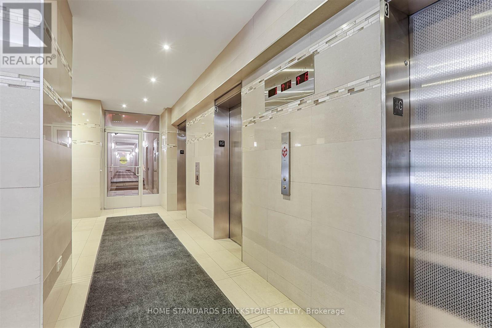601 - 240 Scarlett Road, Toronto, Ontario  M6N 4X4 - Photo 4 - W12152756