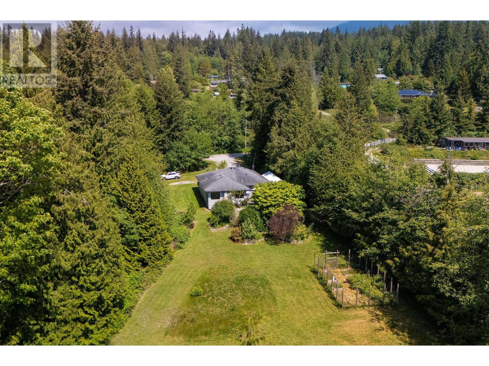 2557 MILES ROAD, Roberts Creek, British Columbia