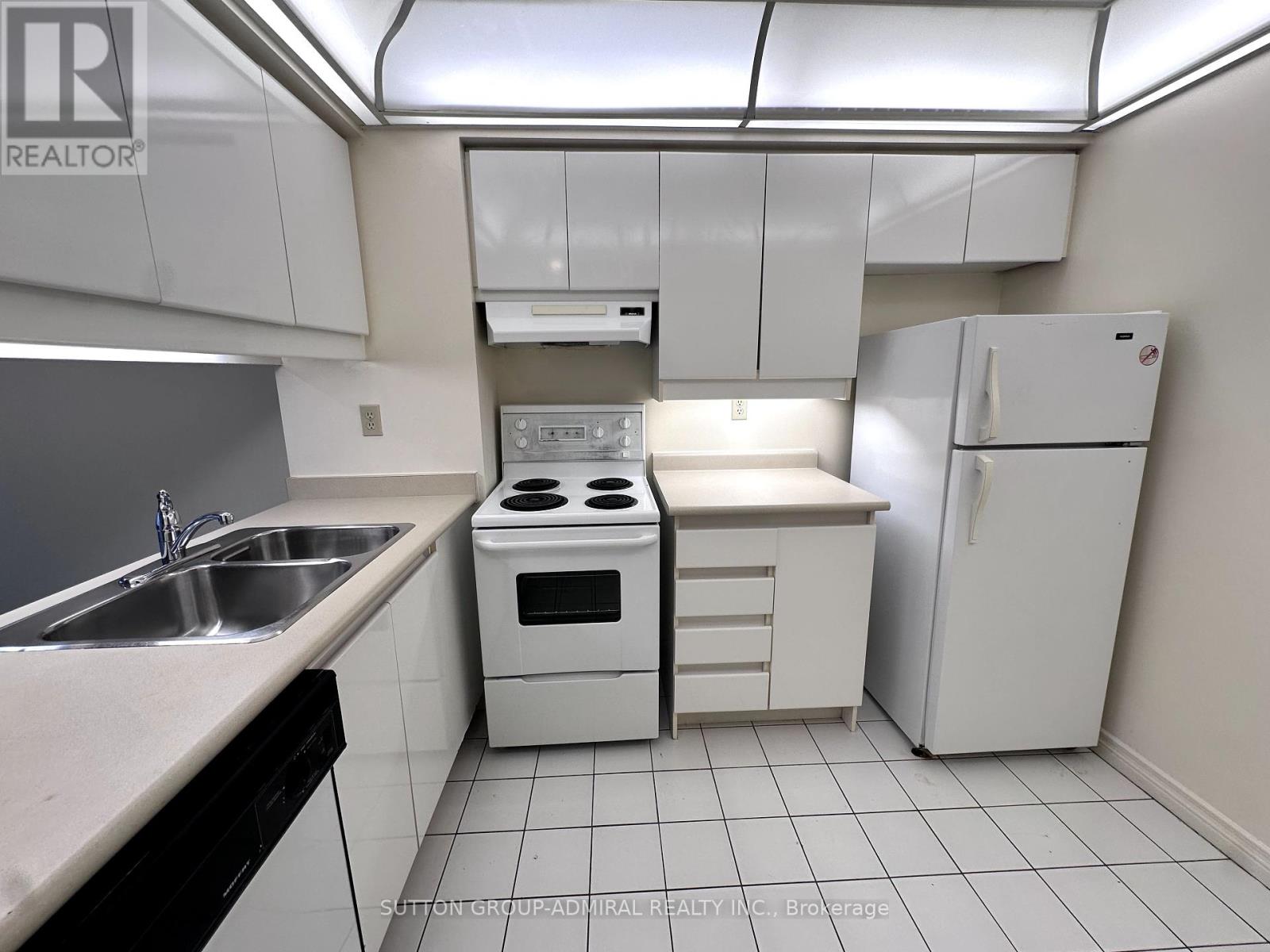 2708 - 736 Bay Street, Toronto, Ontario  M5G 1N6 - Photo 2 - C12152810