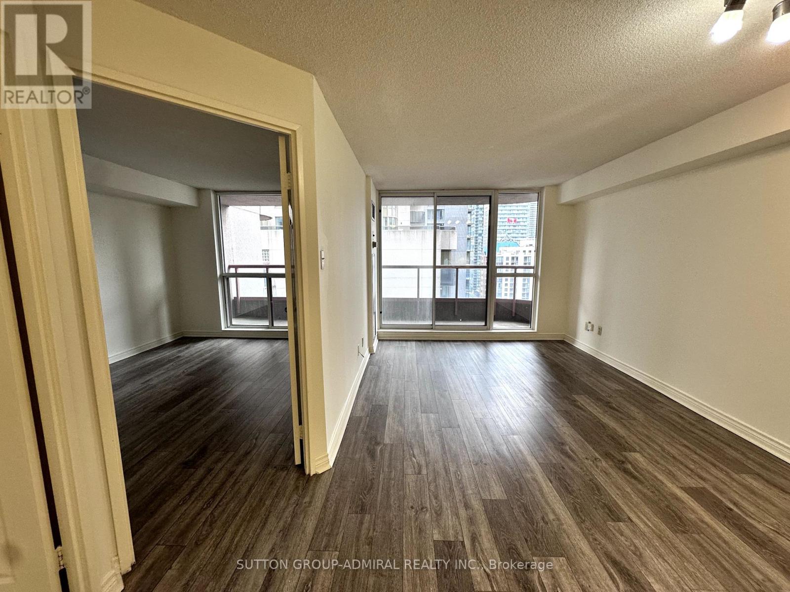 2708 - 736 Bay Street, Toronto, Ontario  M5G 1N6 - Photo 3 - C12152810