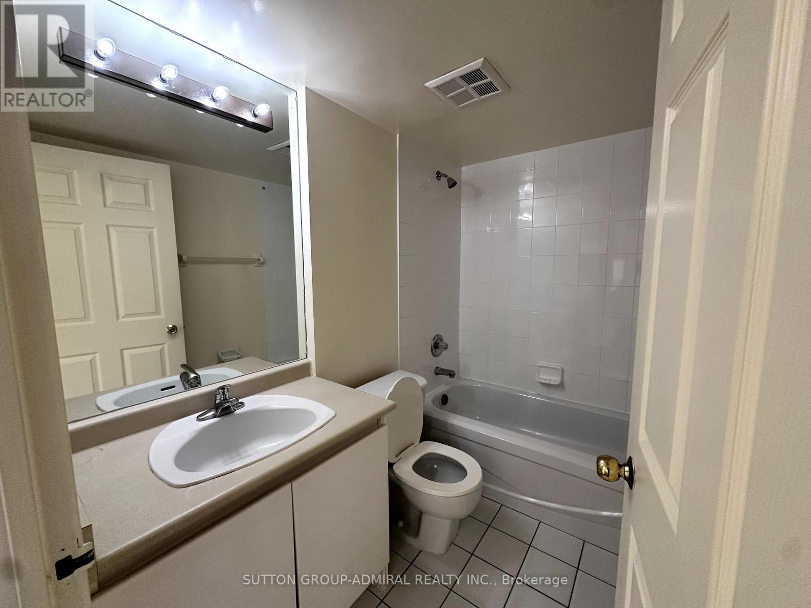 2708 - 736 Bay Street, Toronto, Ontario  M5G 1N6 - Photo 4 - C12152810