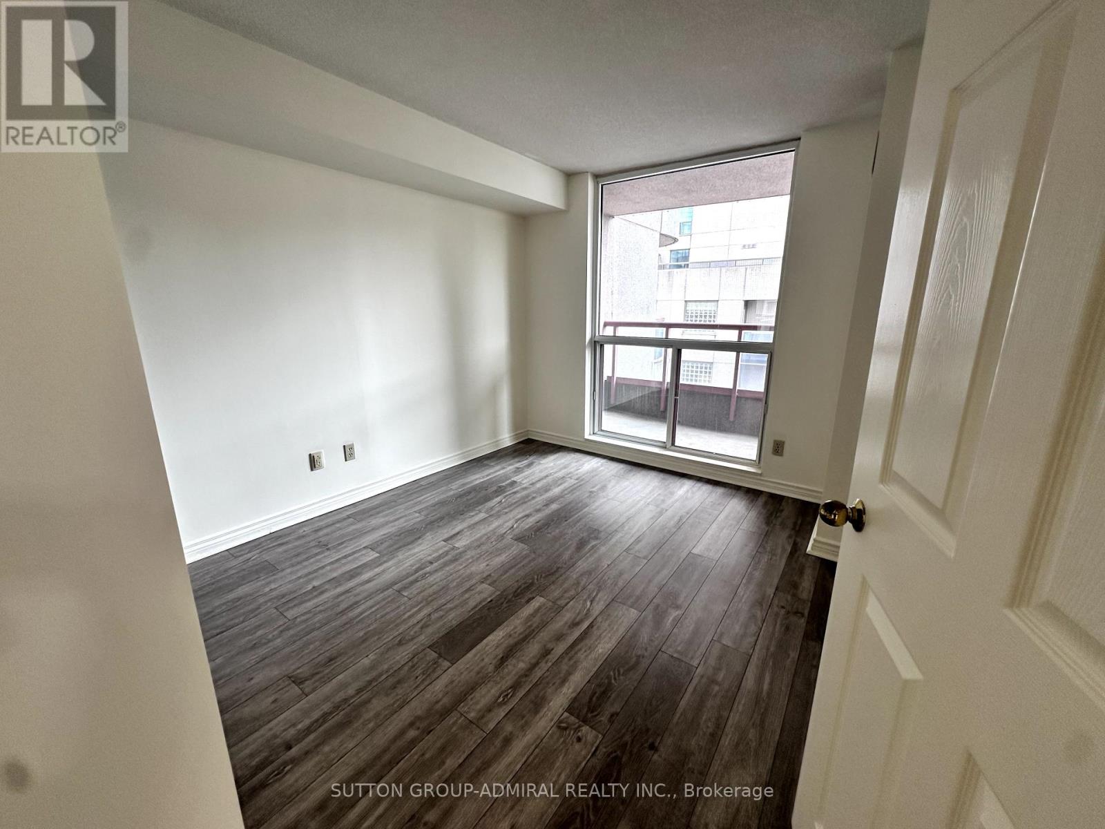 2708 - 736 Bay Street, Toronto, Ontario  M5G 1N6 - Photo 5 - C12152810