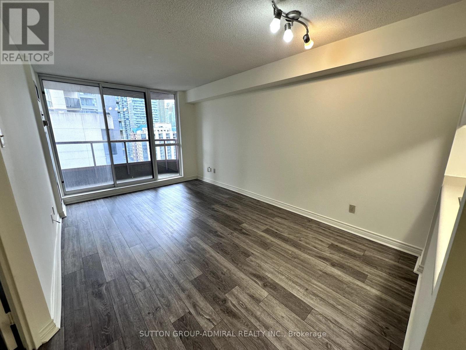 2708 - 736 Bay Street, Toronto, Ontario  M5G 1N6 - Photo 7 - C12152810