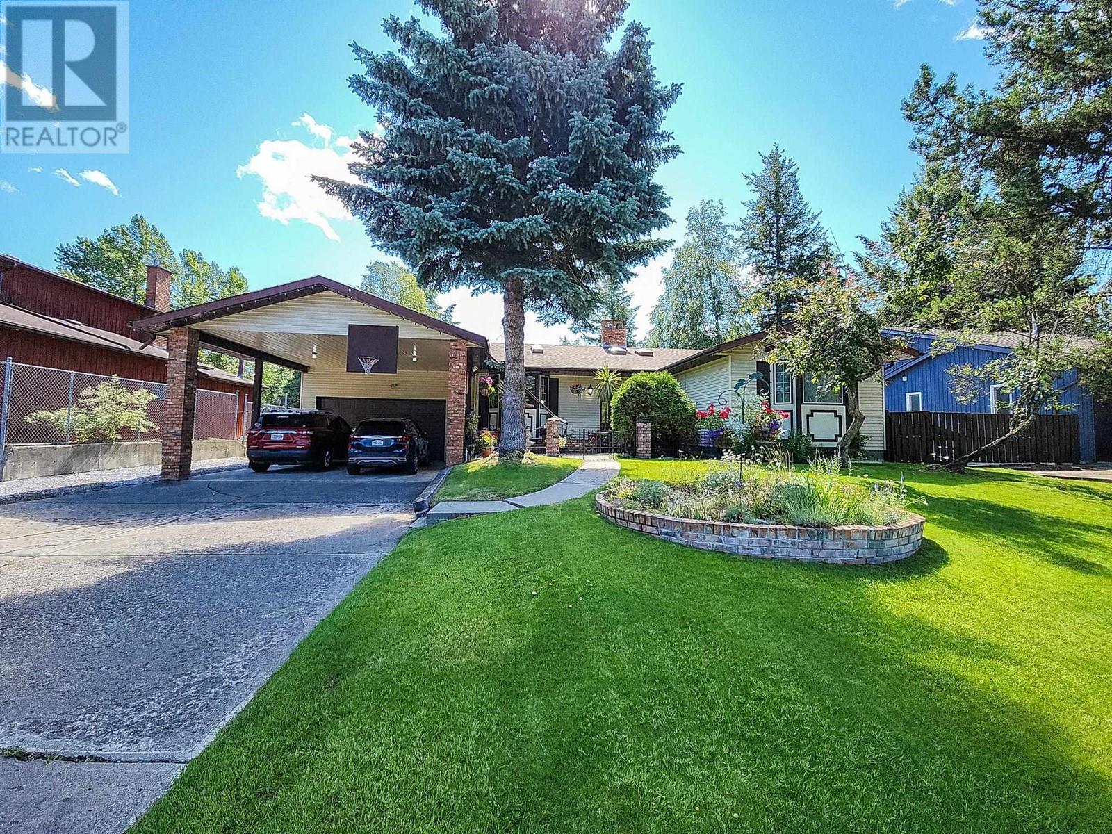 Property at 2774 WILDWOOD CRESCENT image 2