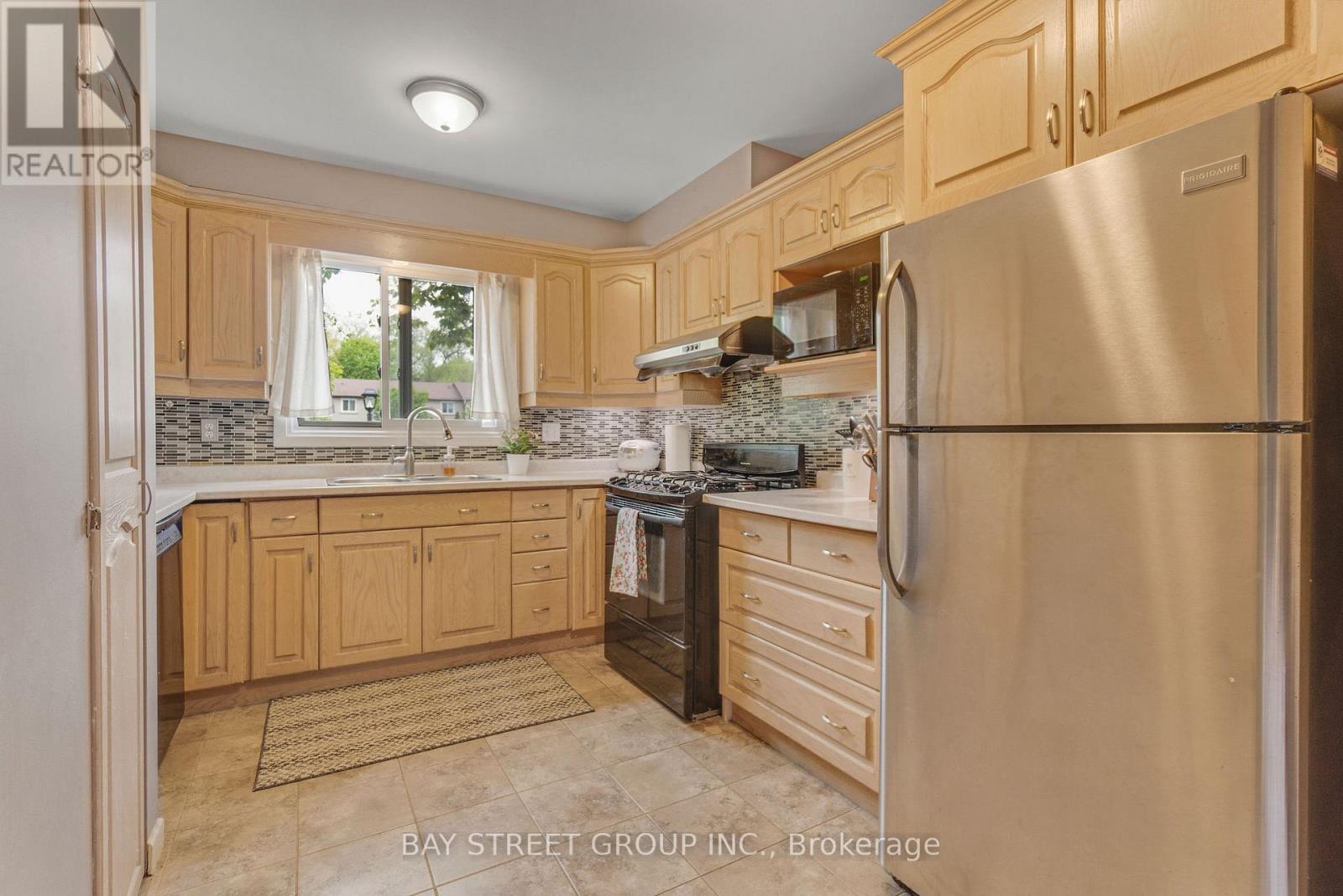 30 - 41 Nadia Place, Oakville (Cp College Park), Ontario  L6H 1K1 - Photo 11 - W12152812