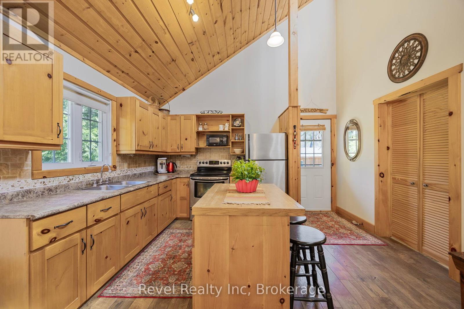 Property at 197 NORTH SHORE DRIVE image 4