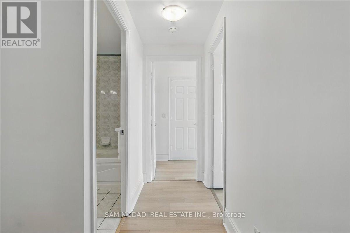 3028 - 3888 Duke Of York Boulevard, Mississauga, Ontario  L5B 4P5 - Photo 17 - W12152817