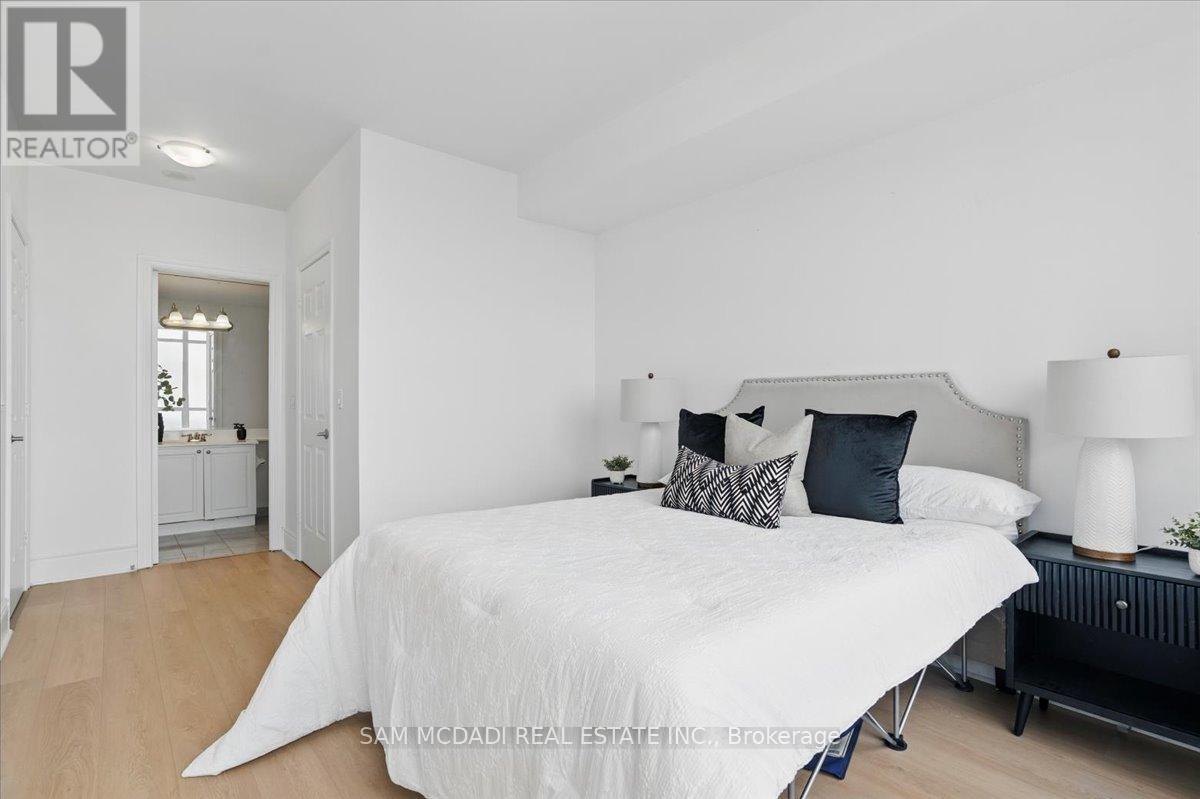 3028 - 3888 Duke Of York Boulevard, Mississauga, Ontario  L5B 4P5 - Photo 18 - W12152817