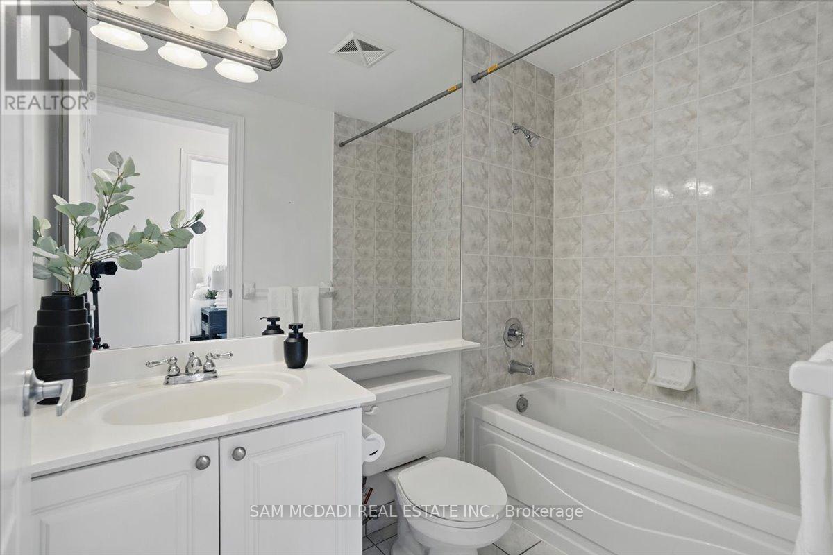 3028 - 3888 Duke Of York Boulevard, Mississauga, Ontario  L5B 4P5 - Photo 22 - W12152817