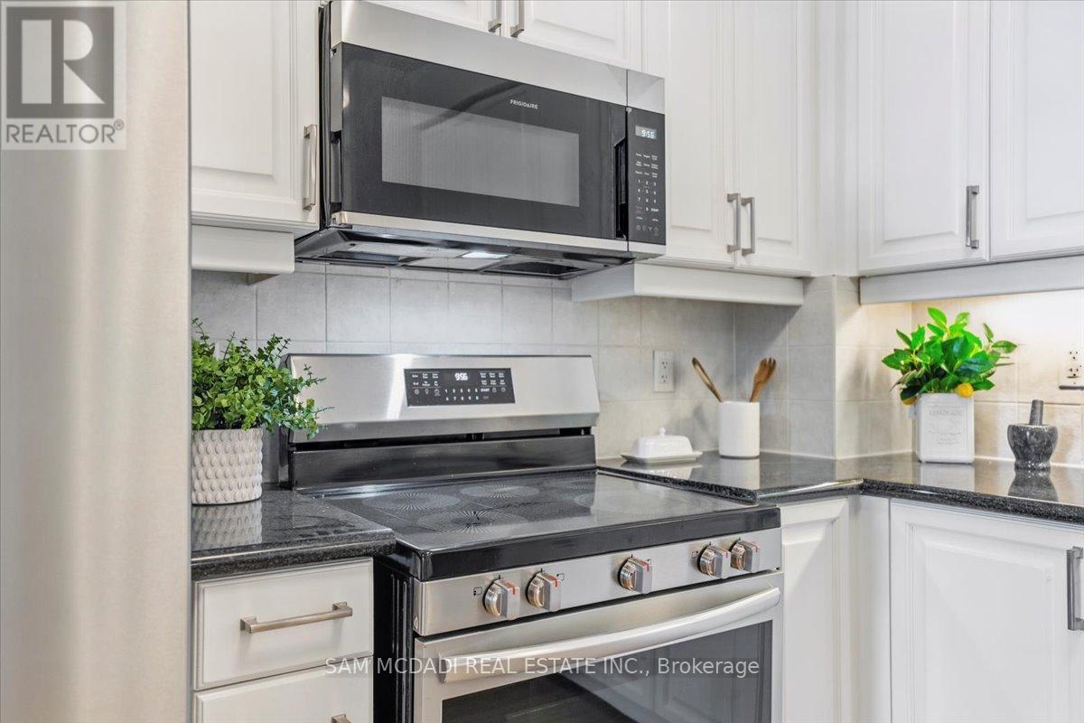 3028 - 3888 Duke Of York Boulevard, Mississauga, Ontario  L5B 4P5 - Photo 6 - W12152817