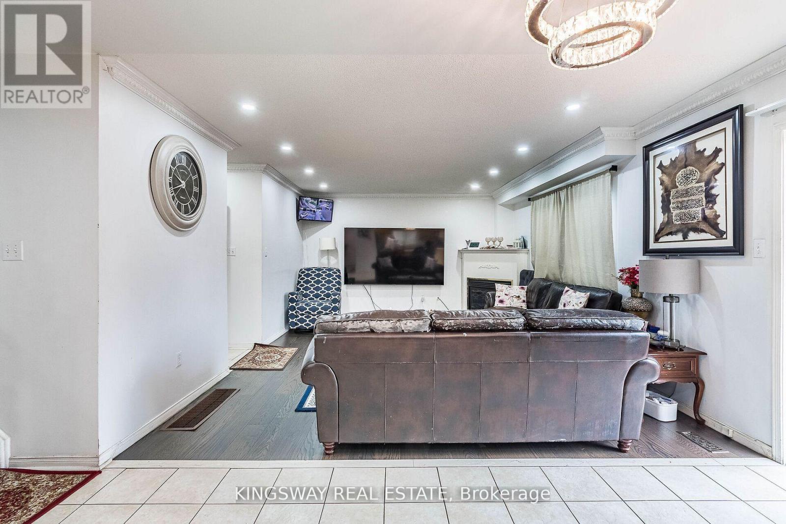 58 Leagate Street, Brampton, Ontario  L7A 2A9 - Photo 12 - W12152837