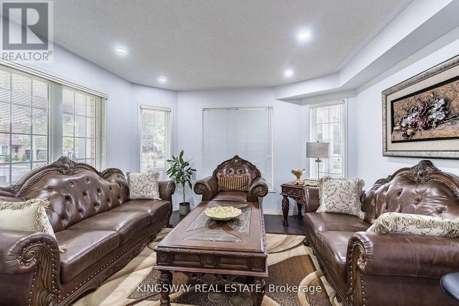 58 Leagate Street, Brampton, Ontario  L7A 2A9 - Photo 4 - W12152837