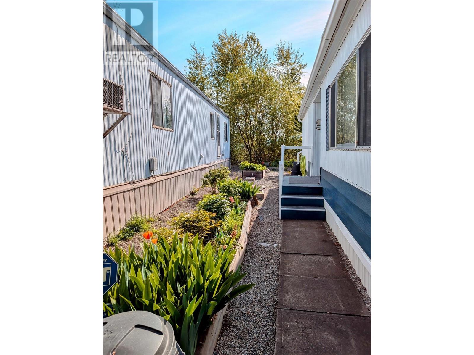Property at 1881 Boucherie Road Unit# 28 image 3