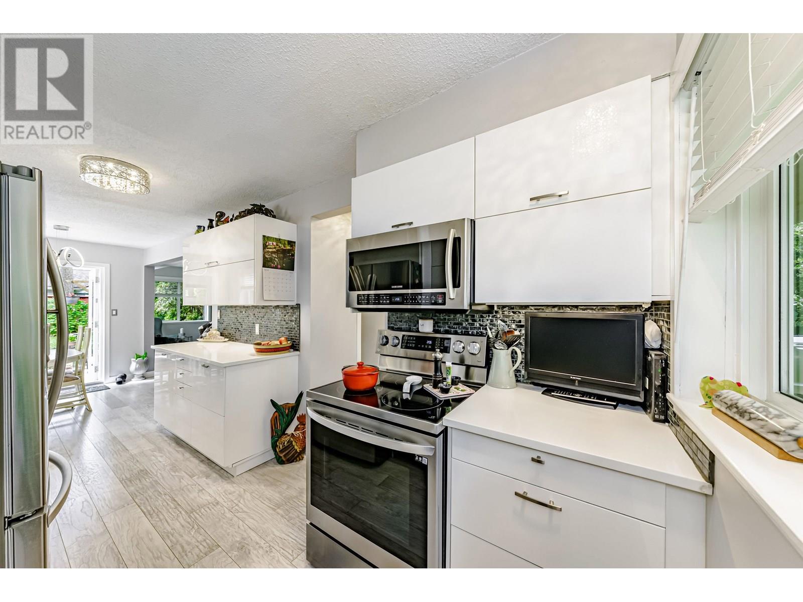 11956 214 Street, Maple Ridge, British Columbia  V2X 8M7 - Photo 5 - R3003549