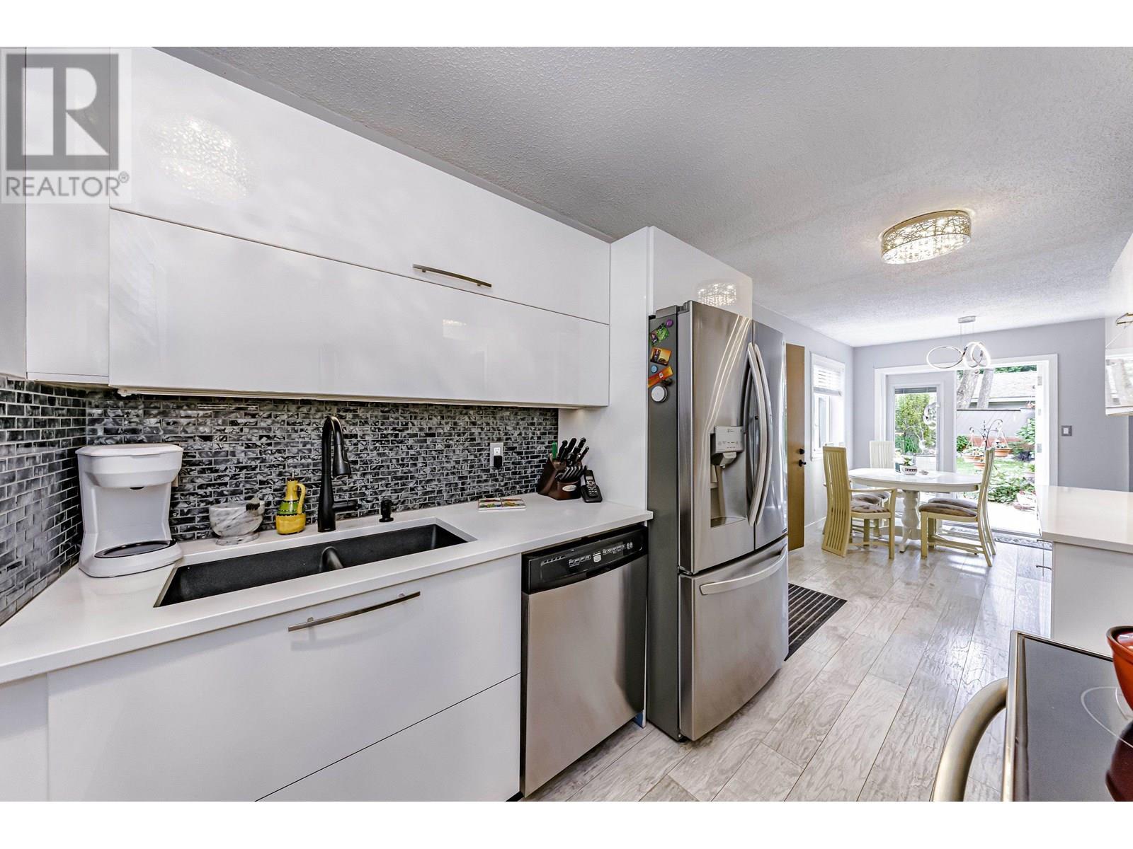 11956 214 Street, Maple Ridge, British Columbia  V2X 8M7 - Photo 4 - R3003549