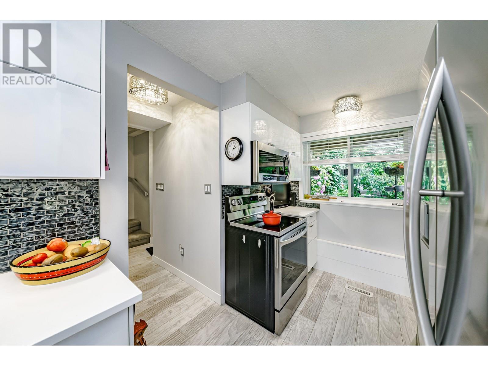 11956 214 Street, Maple Ridge, British Columbia  V2X 8M7 - Photo 3 - R3003549