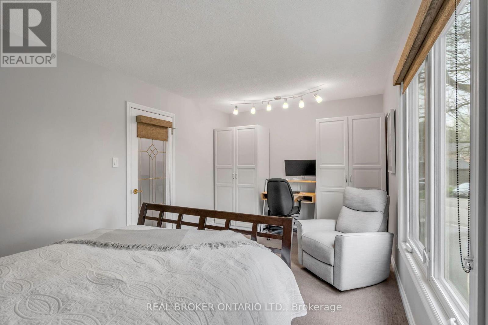 40 Montcalm Place, Brampton, Ontario  L6S 2X6 - Photo 17 - W12152853