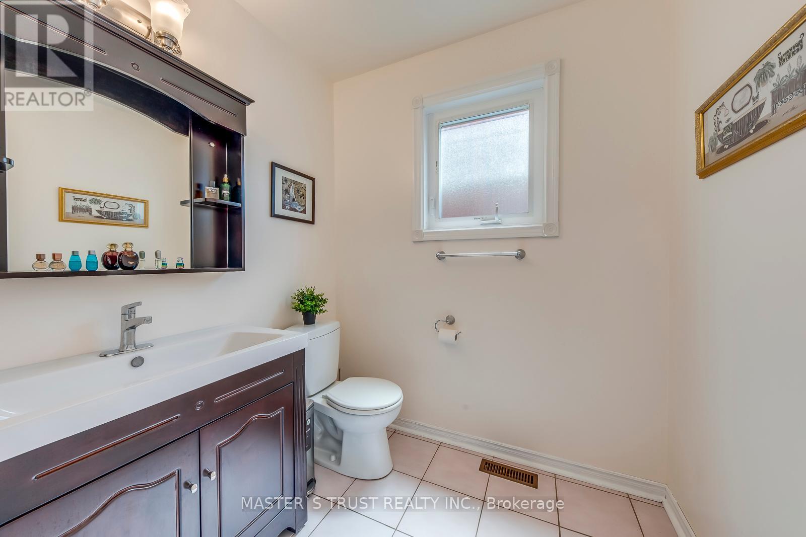 4370 Goldenrod Crescent, Mississauga, Ontario  L5V 1E3 - Photo 17 - W12152864