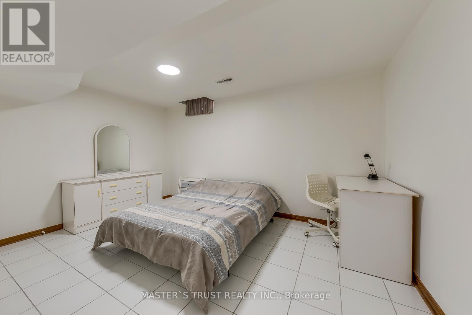 4370 Goldenrod Crescent, Mississauga, Ontario  L5V 1E3 - Photo 32 - W12152864