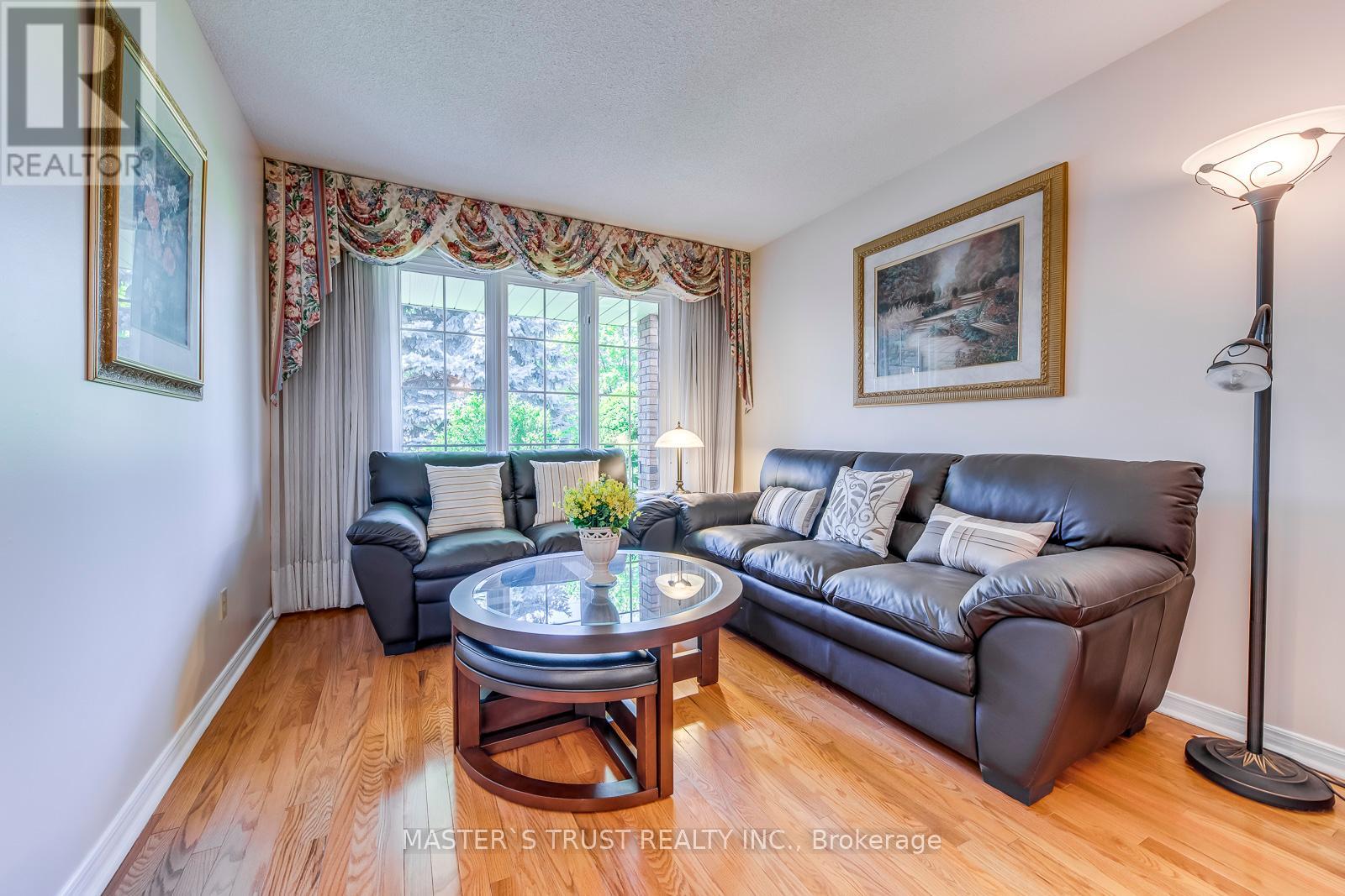 4370 Goldenrod Crescent, Mississauga, Ontario  L5V 1E3 - Photo 6 - W12152864