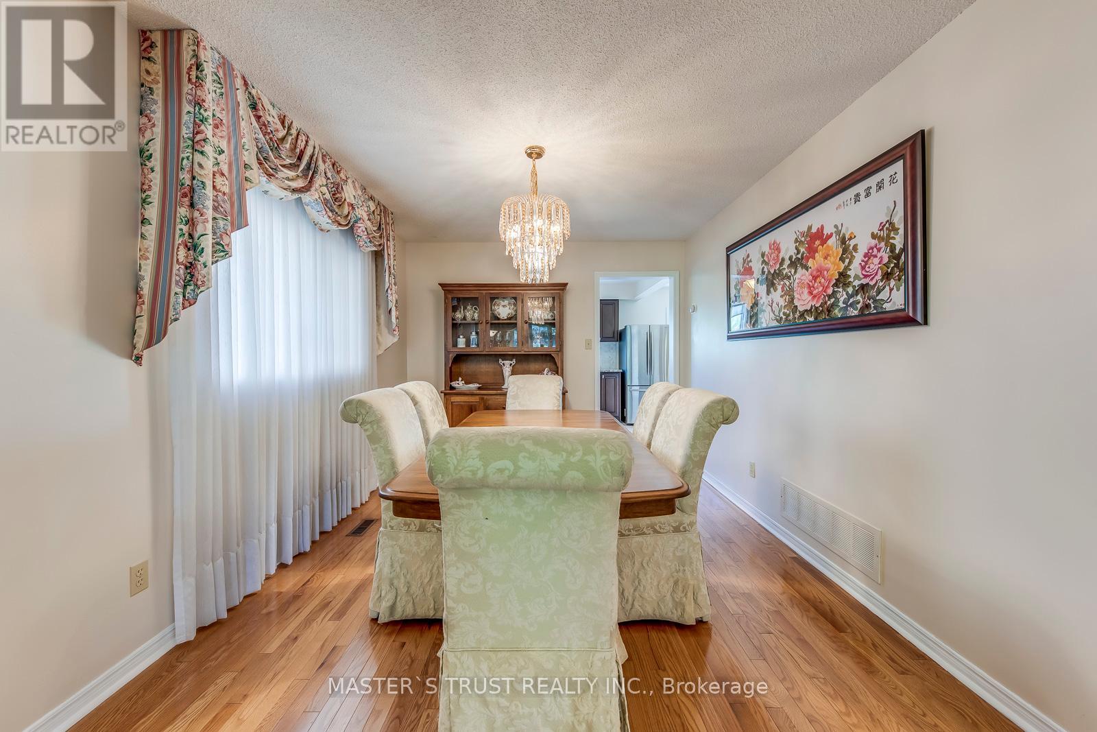 4370 Goldenrod Crescent, Mississauga, Ontario  L5V 1E3 - Photo 8 - W12152864