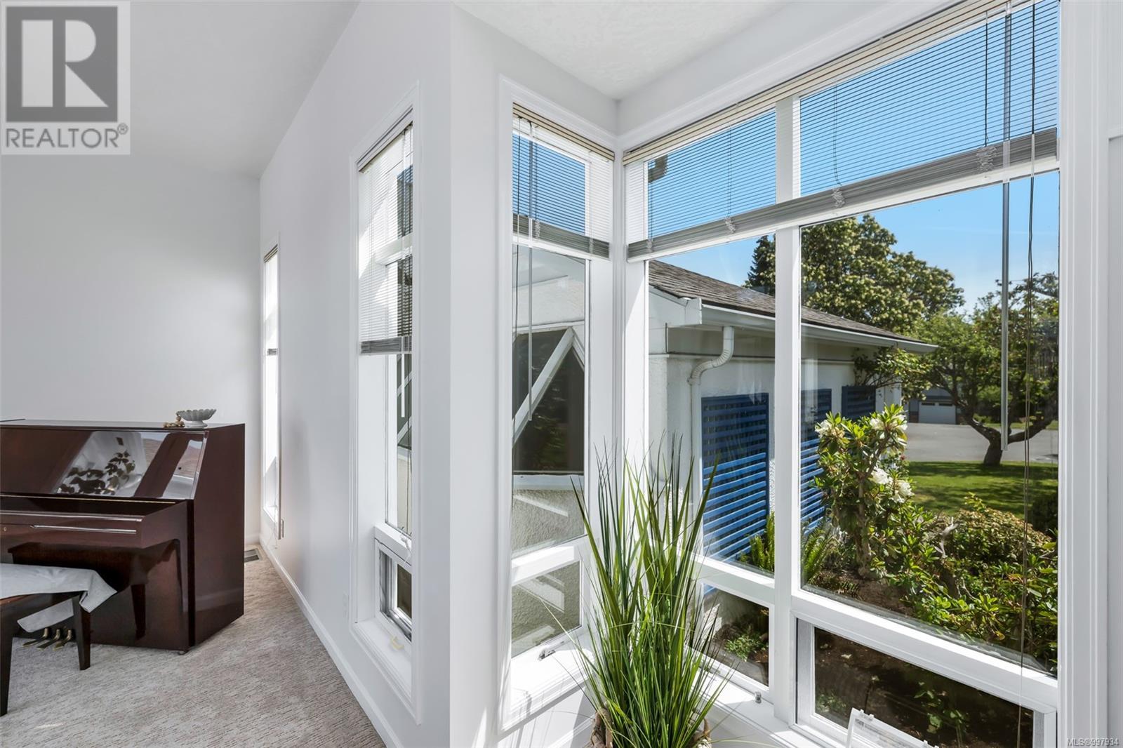 4216 Wakefield Pl, Saanich, British Columbia  V8N 6E5 - Photo 40 - 997934