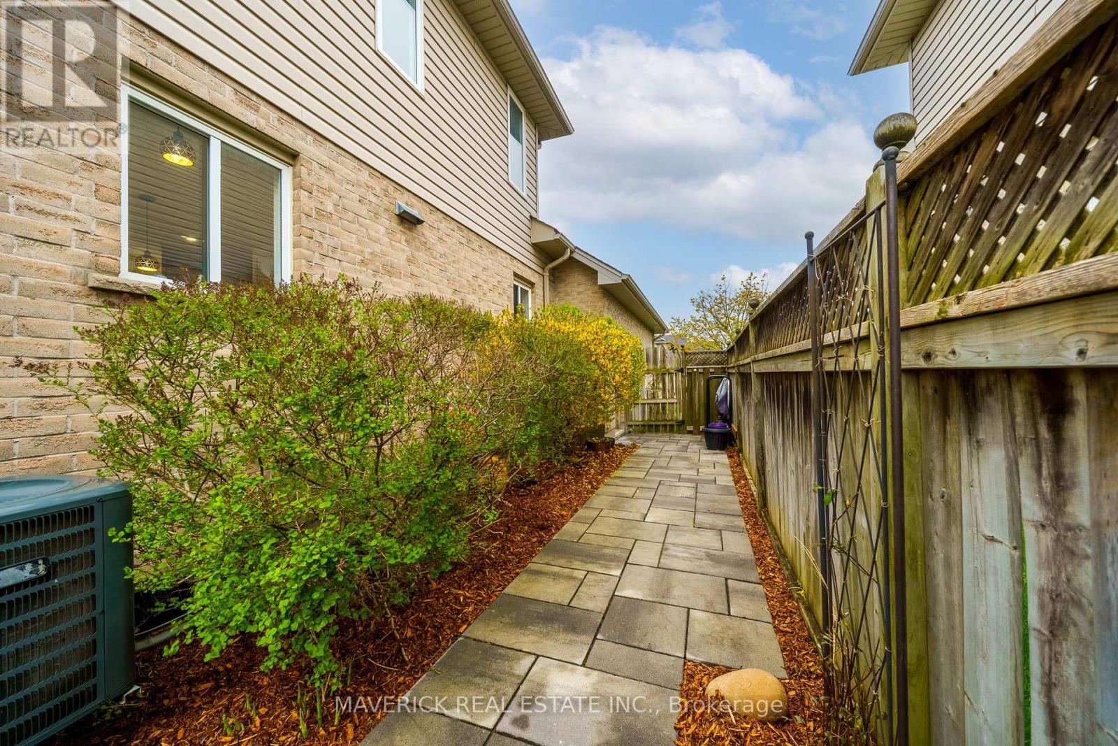 15 Mapleridge Crescent, Thames Centre (Dorchester), Ontario  N0L 1G3 - Photo 41 - X12152875