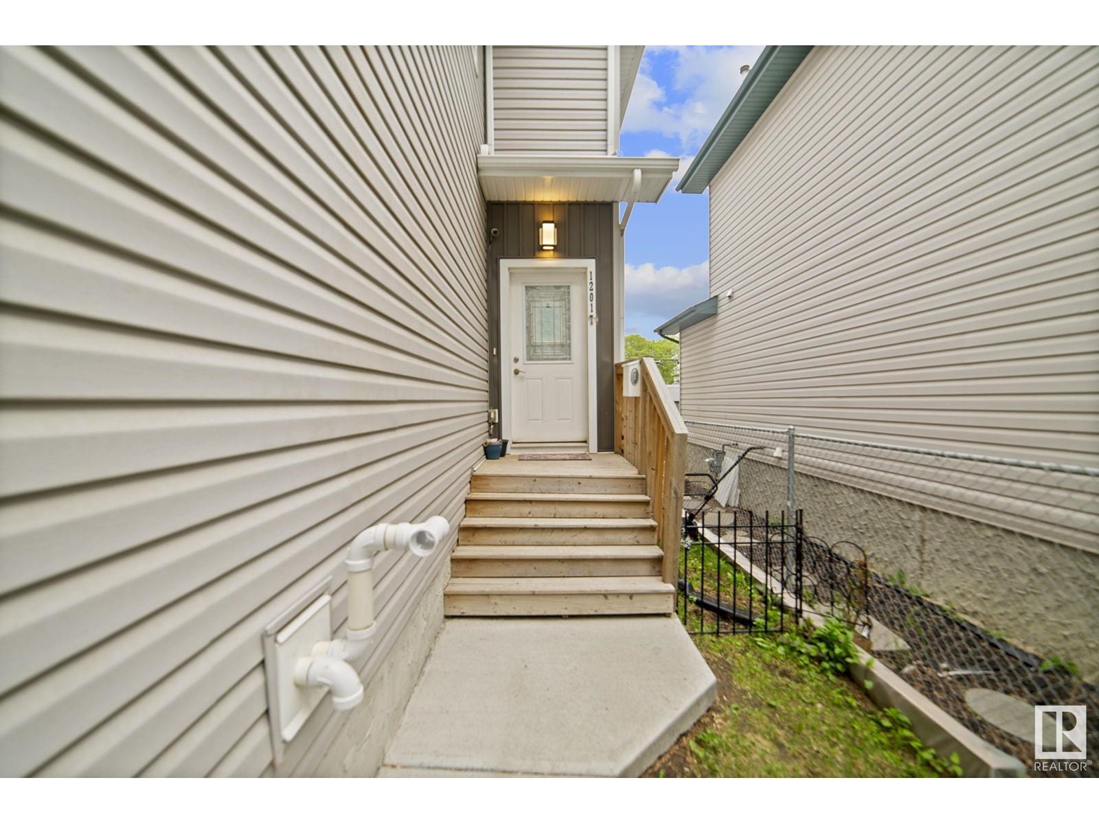 Property at 12017 94 ST NW NW image 4
