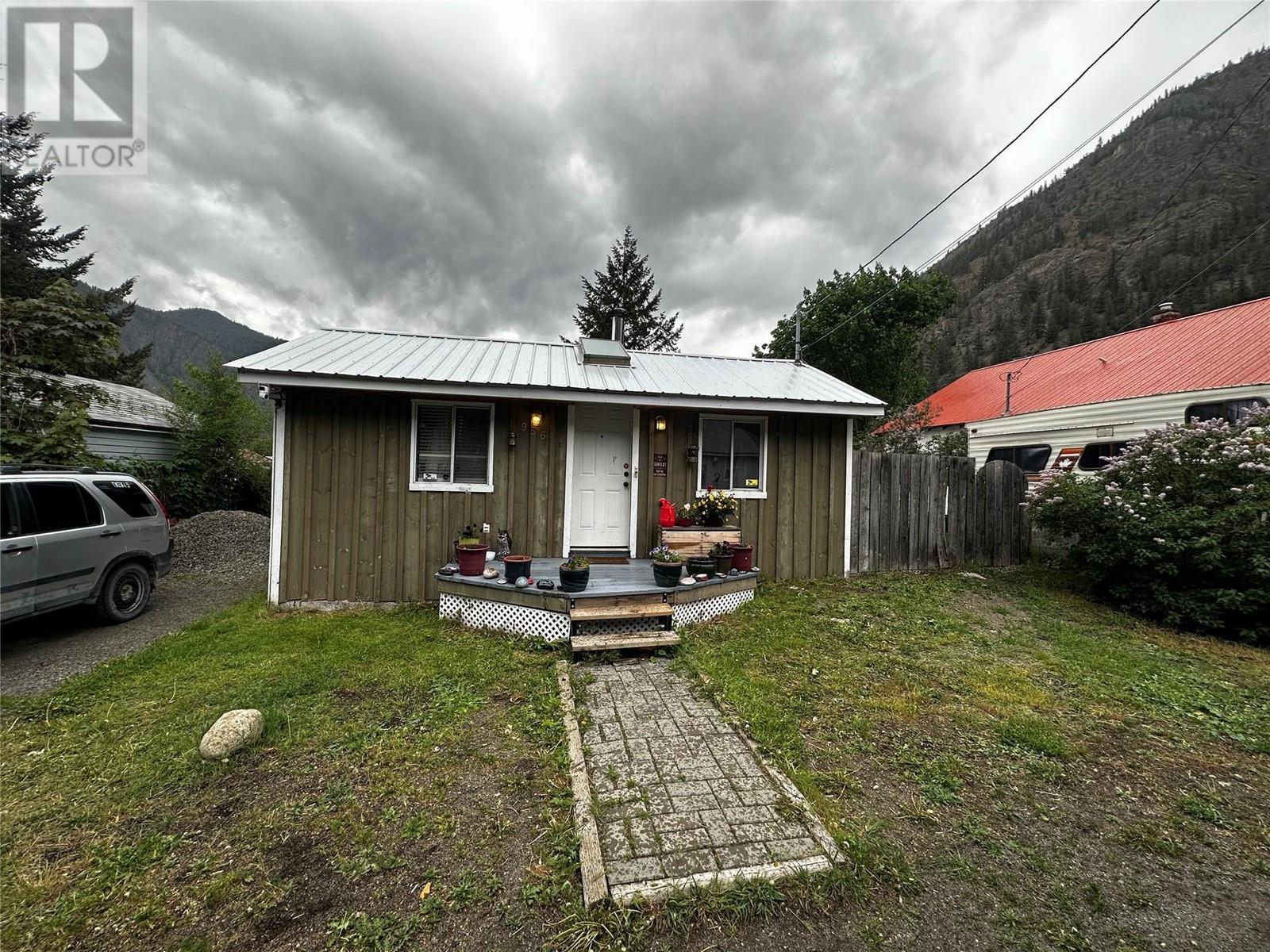 956 Richter Avenue, Hedley, British Columbia