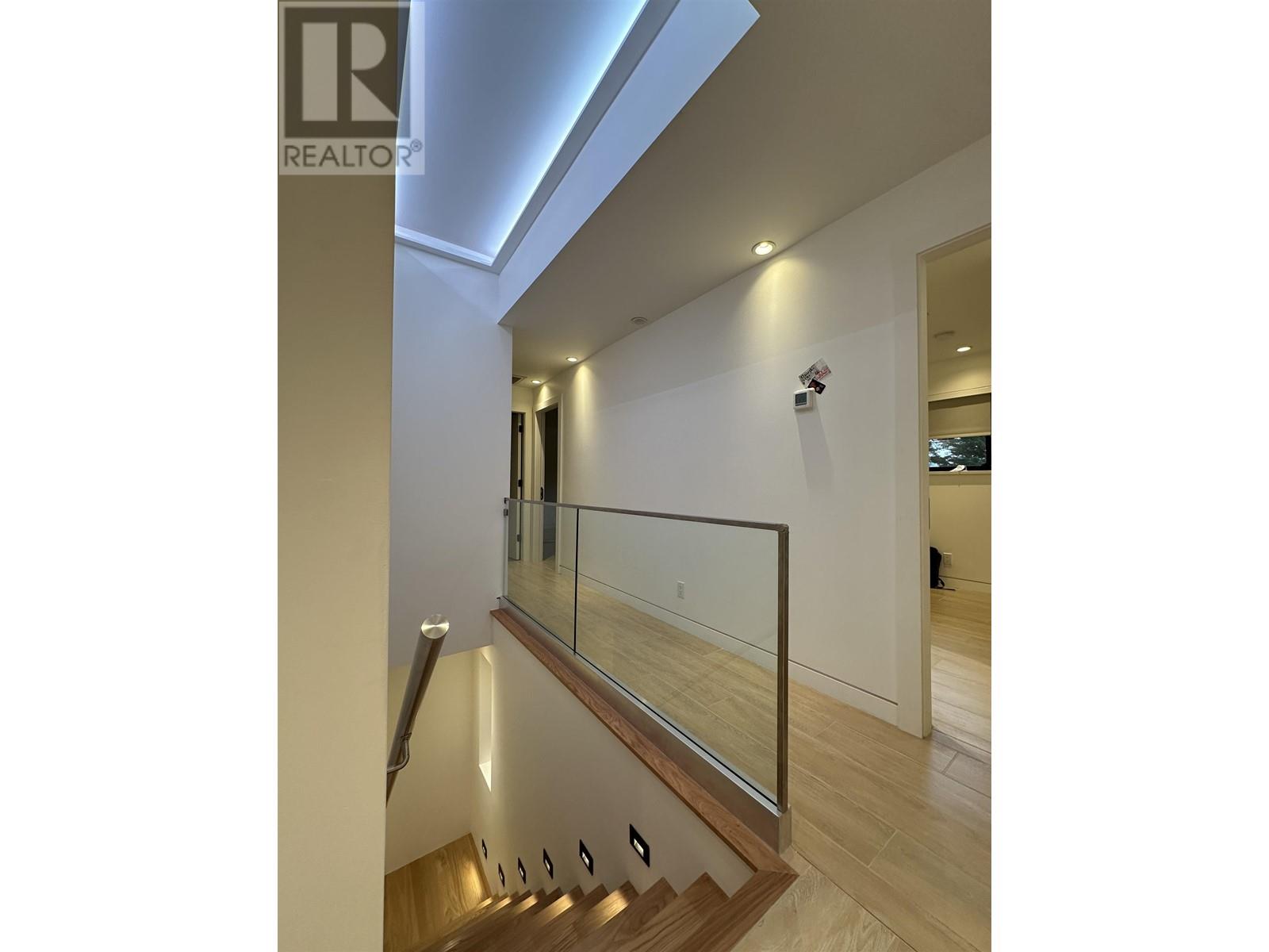 Listing Picture 15 of 37 : 8258 BURNLAKE DRIVE, Burnaby / 本拿比 - 魯藝地產 Yvonne Lu Group - MLS Medallion Club Member