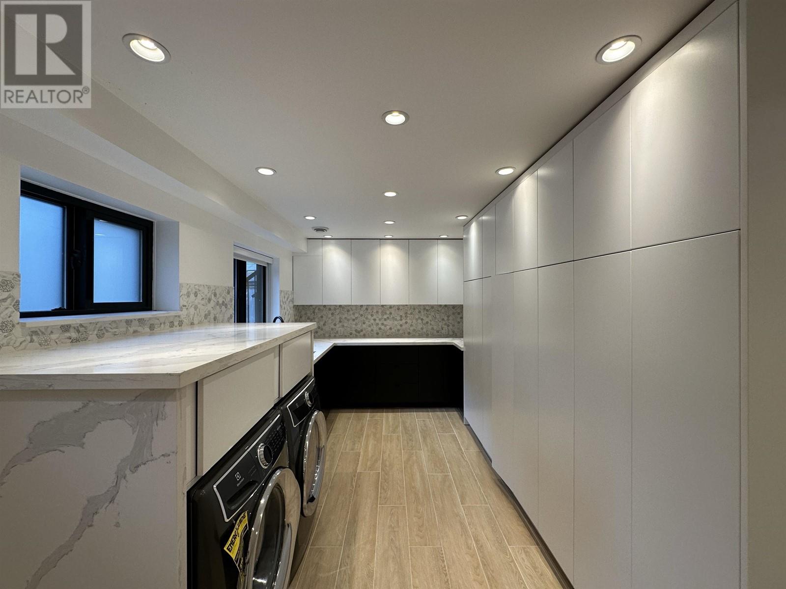 Listing Picture 11 of 37 : 8258 BURNLAKE DRIVE, Burnaby / 本拿比 - 魯藝地產 Yvonne Lu Group - MLS Medallion Club Member