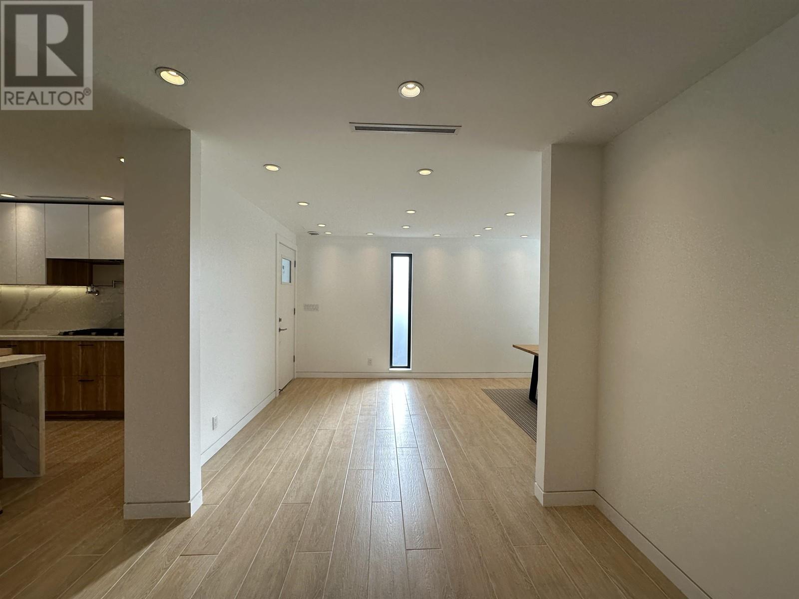 Listing Picture 21 of 37 : 8258 BURNLAKE DRIVE, Burnaby / 本拿比 - 魯藝地產 Yvonne Lu Group - MLS Medallion Club Member