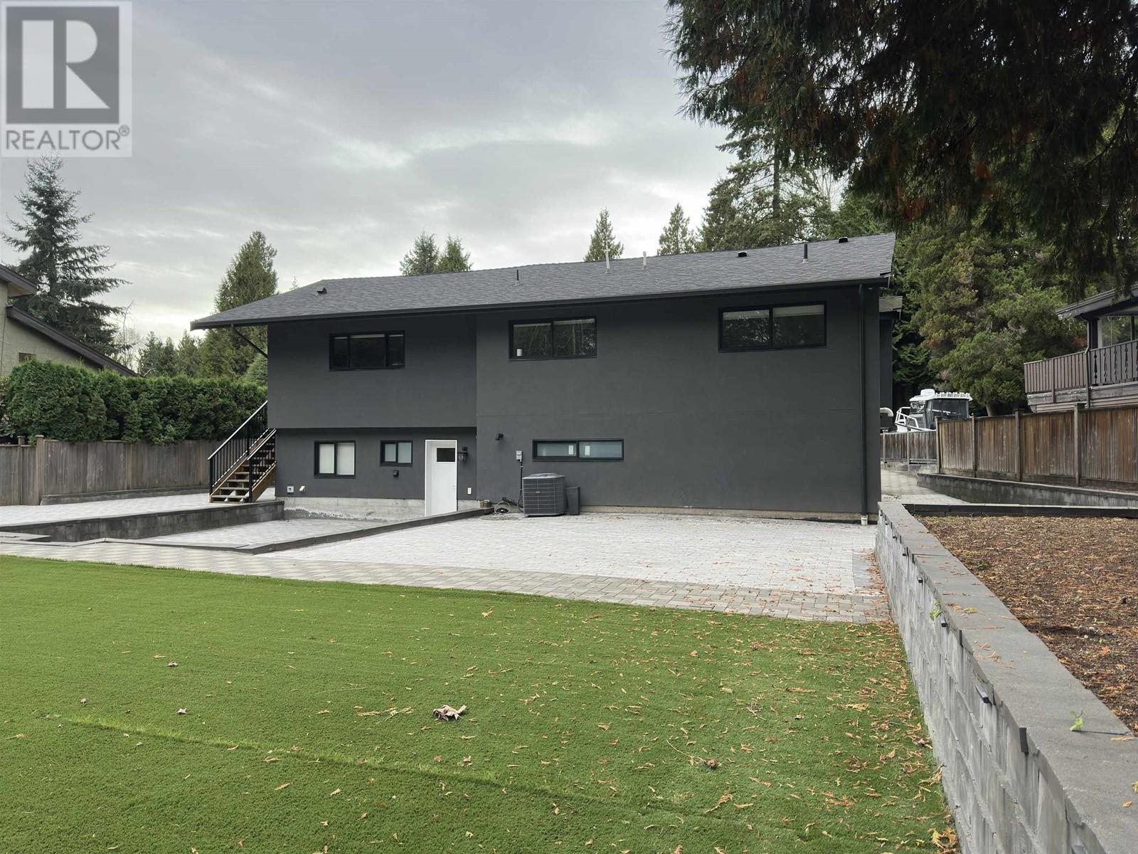 Listing Picture 36 of 37 : 8258 BURNLAKE DRIVE, Burnaby / 本拿比 - 魯藝地產 Yvonne Lu Group - MLS Medallion Club Member