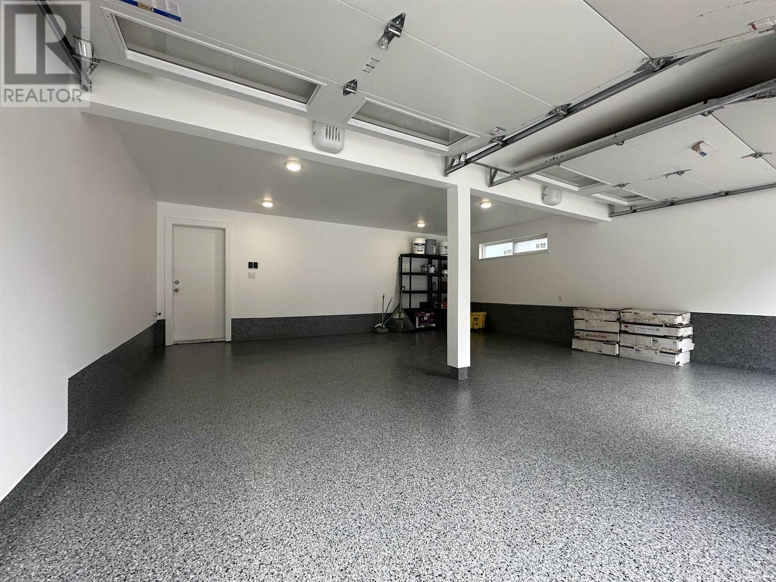 Listing Picture 32 of 37 : 8258 BURNLAKE DRIVE, Burnaby / 本拿比 - 魯藝地產 Yvonne Lu Group - MLS Medallion Club Member