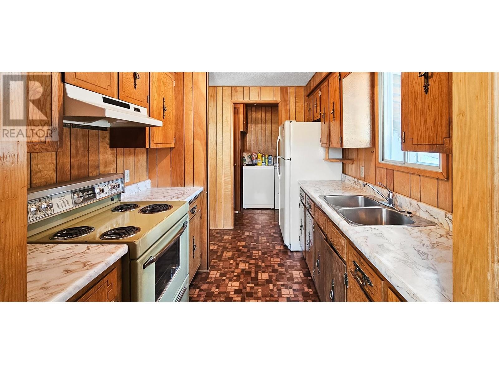 4180 Highway 3, Rock Creek, British Columbia  V0H 1Y0 - Photo 13 - 10347673