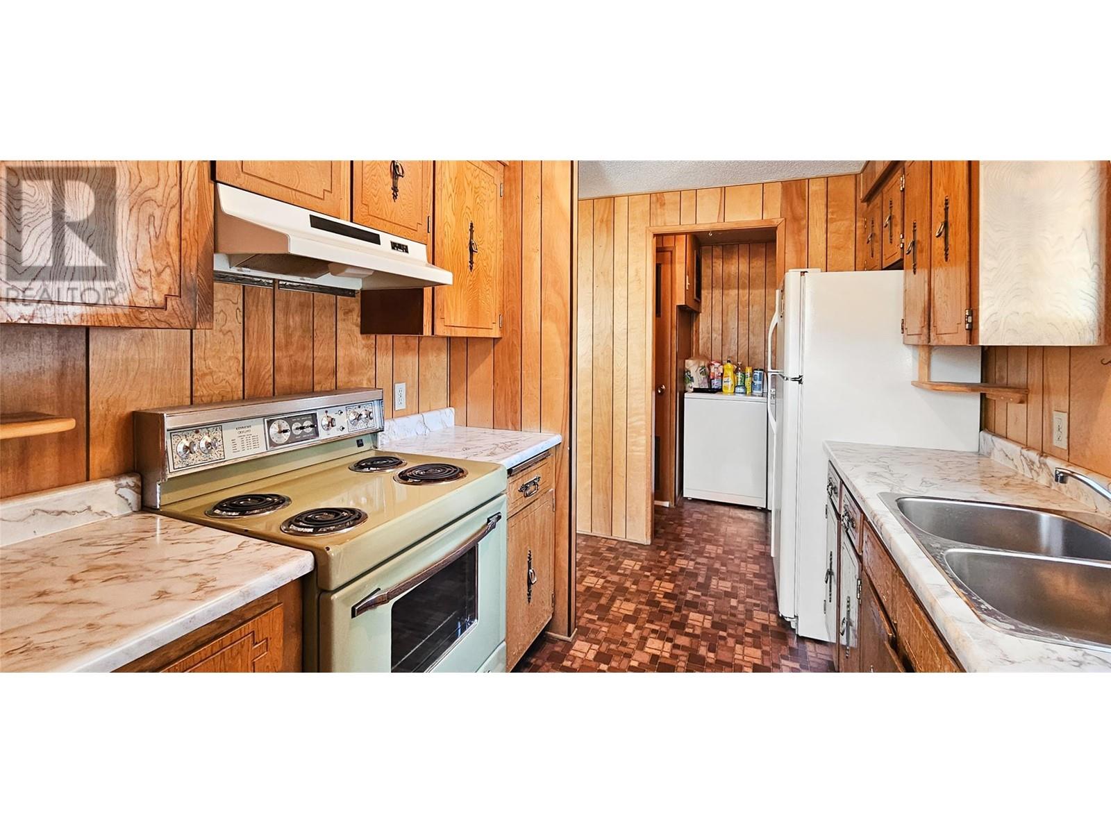 4180 Highway 3, Rock Creek, British Columbia  V0H 1Y0 - Photo 14 - 10347673