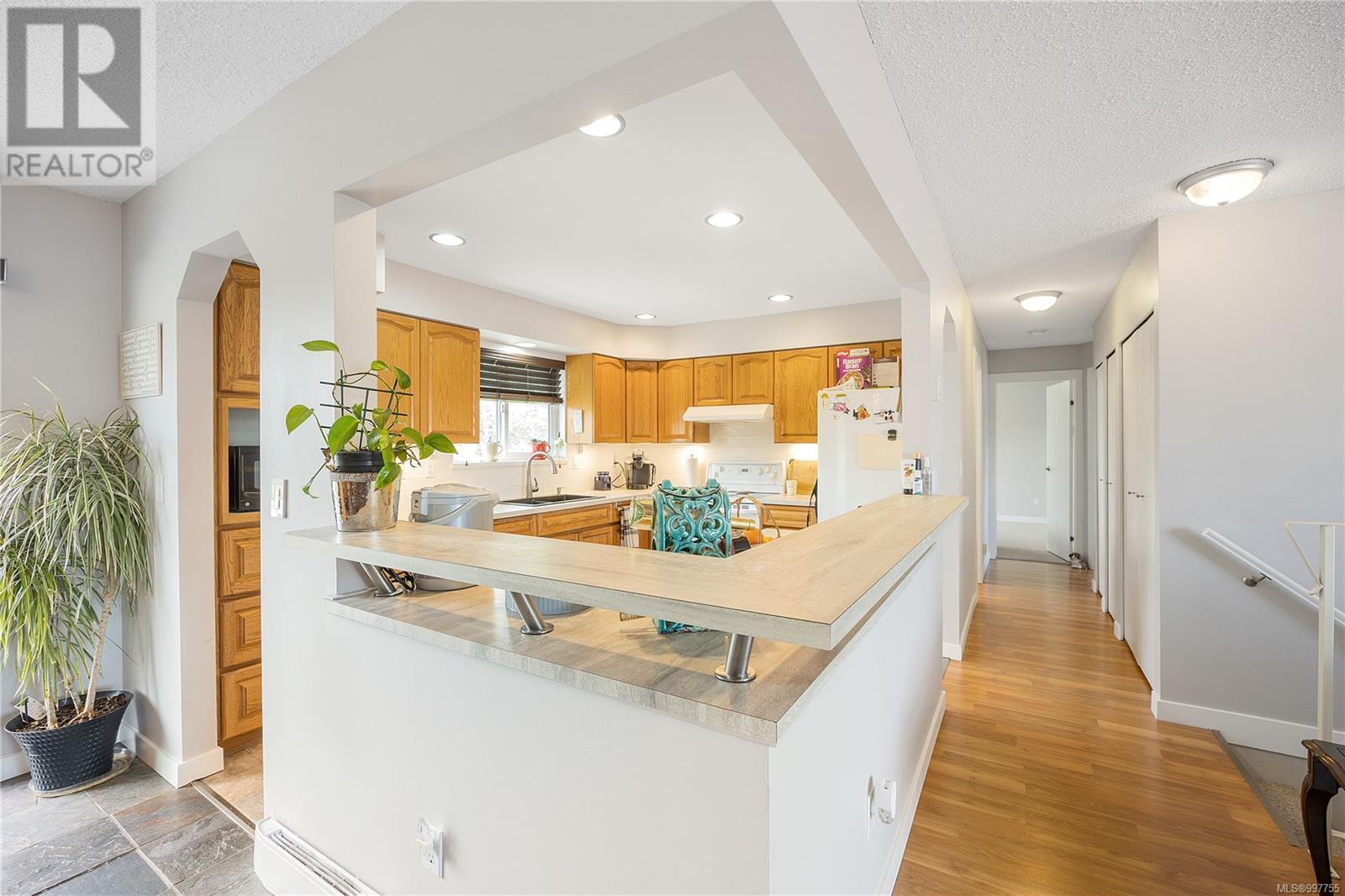 Property at 232 Moilliet St S image 5
