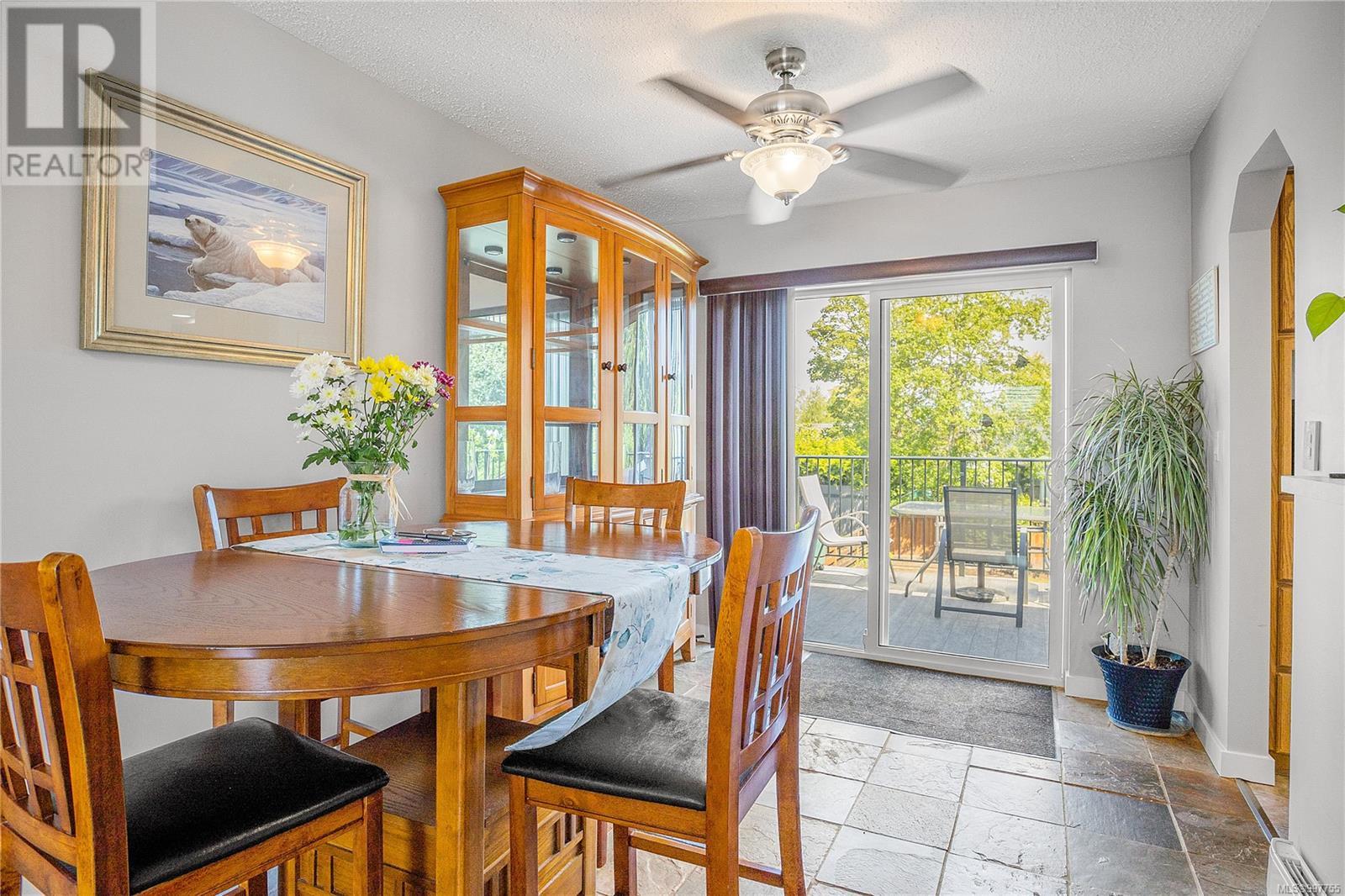 Property at 232 Moilliet St S image 3