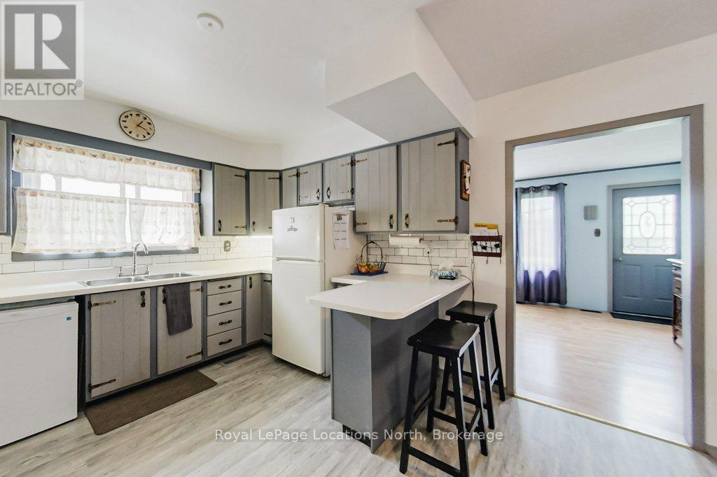 141 Gardiner Street, Meaford, Ontario  N4L 1W6 - Photo 5 - X12152937