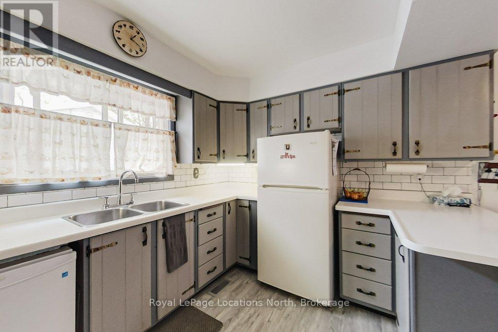 141 Gardiner Street, Meaford, Ontario  N4L 1W6 - Photo 7 - X12152937